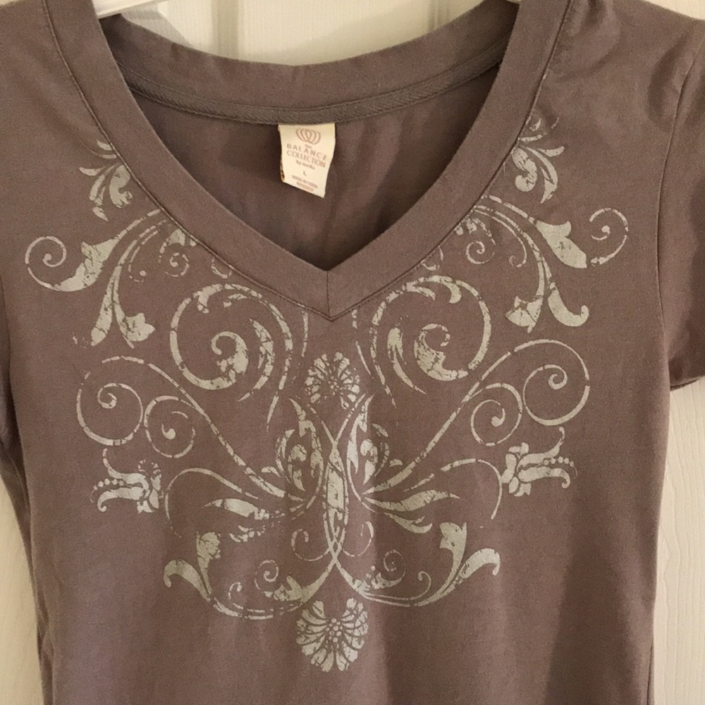 The Balance Collection. Elegant Gray V-Neck Women’s Top. Size Large - Picture 3 of 3